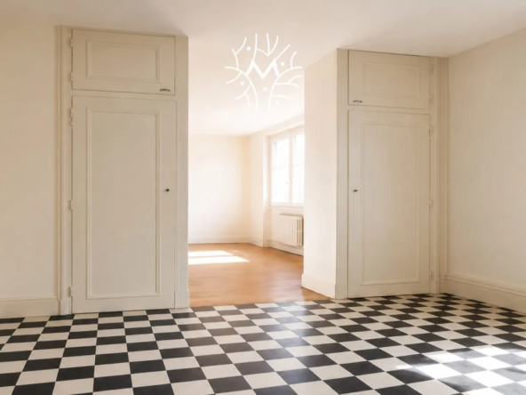 Appartement T3 à vendre en centre-ville de Rethel – 60 m² avec parking, cave et grenier
