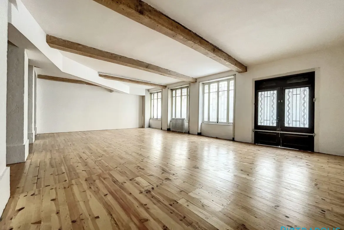 Local commercial à rénover de 207 m² à Tarare, emplacement idéal 