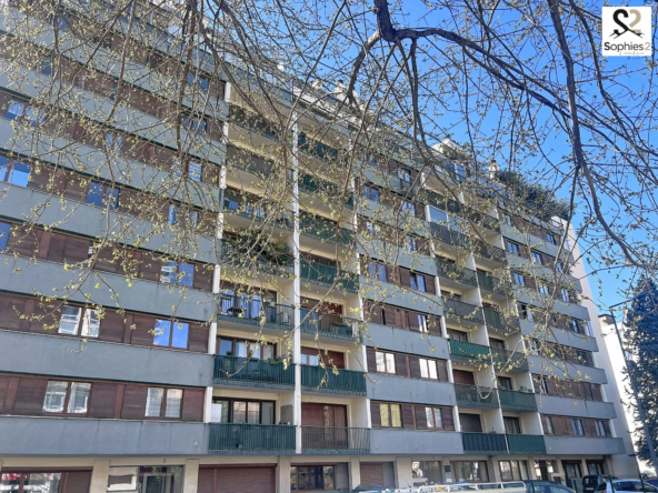 Appartement T3 à Grenoble Eaux Claires avec balcon, cave et parking