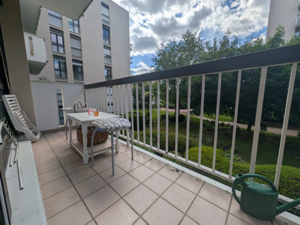 Bel appartement F3 rénové avec parking et cave à Les Clayes-sous-Bois