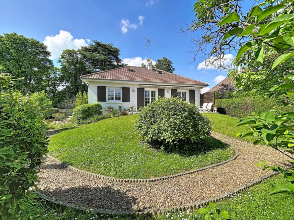 Maison de plain-pied à Villebarou avec jardin clos de 728 m²