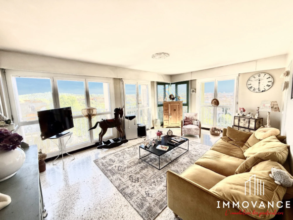 Appartement lumineux T2 à Nîmes avec parking et cave, vue sur la Tour Magne