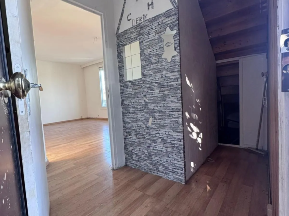 Local professionnel transformé en appartement à vendre à Villiers-le-Bel