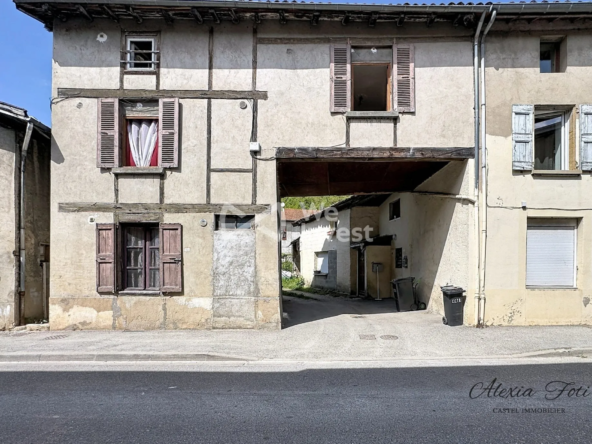 Maison de village à vendre à Saint-Barthélemy-de-Beaurepaire avec potentiel de rénovation