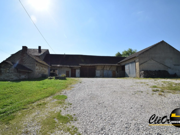 Magnifique maison avec dépendances, vue dégagée sur le Jura, terrain de 4303 m²