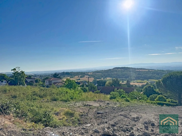 Terrain à bâtir de 776 m² avec vue panoramique à Châtel-Guyon