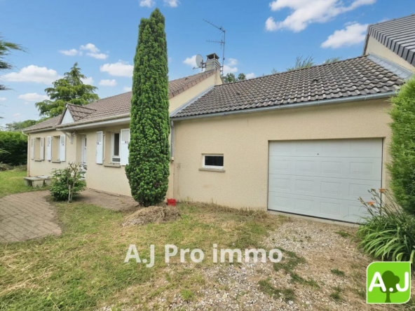 Maison de plain-pied avec garage et terrain à Ezy-sur-Eure