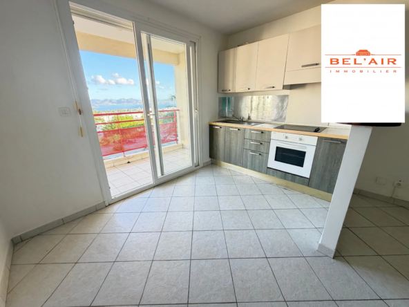 Appartement F2 avec Vue Mer au Dernier Étage à Le Lamentin