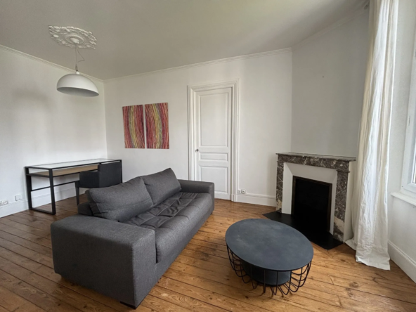 Appartement T2 bis de 53 m² à Clermont-Ferrand, centre-ville, vendu meublé