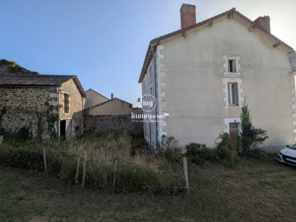 Grande maison en pierre avec jardin et dépendance à Saillat-sur-Vienne