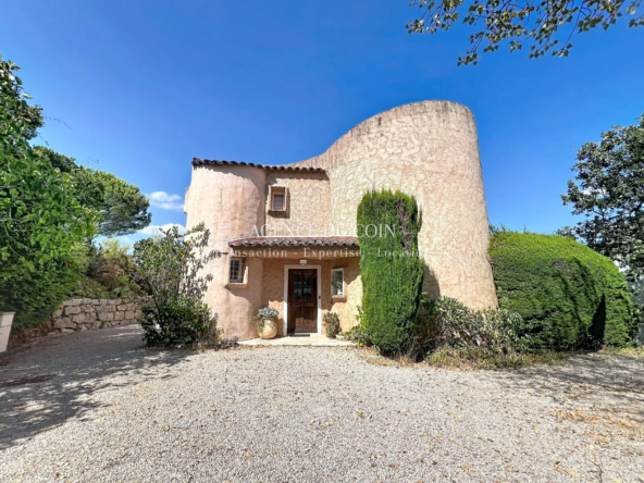 Maison de plain-pied avec jardin à Saint-Paul-en-Forêt - Opportunité rare