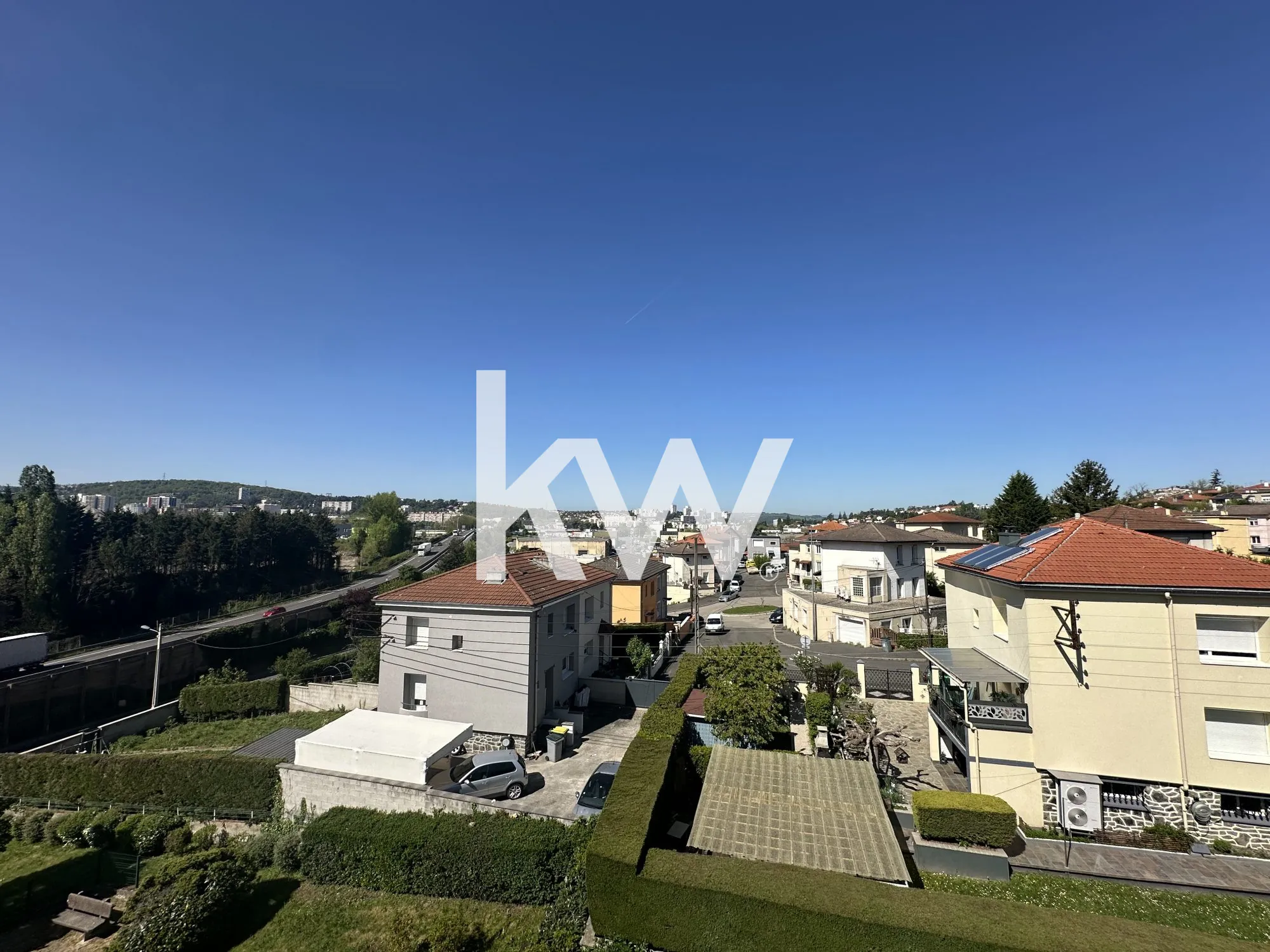 Appartement T4 à vendre à Saint-Étienne – 75 m² avec cave et garage 