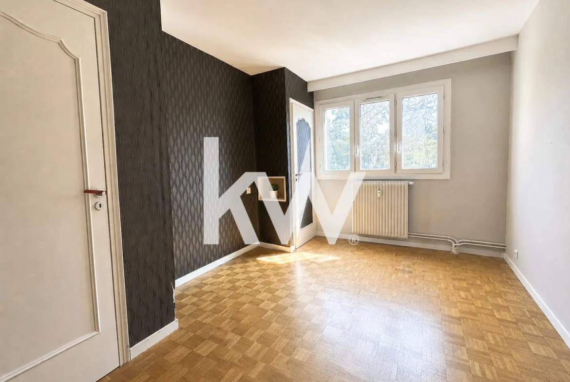 Appartement T4 à vendre à Saint-Étienne – 75 m² avec cave et garage 