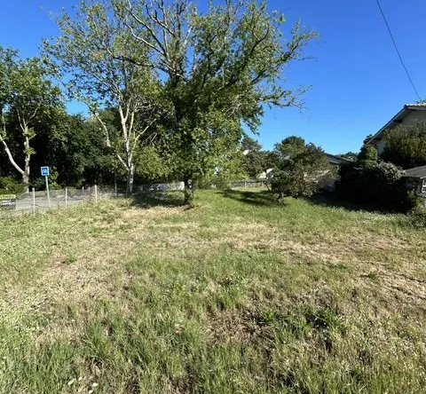 Terrain constructible à vendre à Soulac-sur-Mer avec permis validé, proche plage et centre-ville