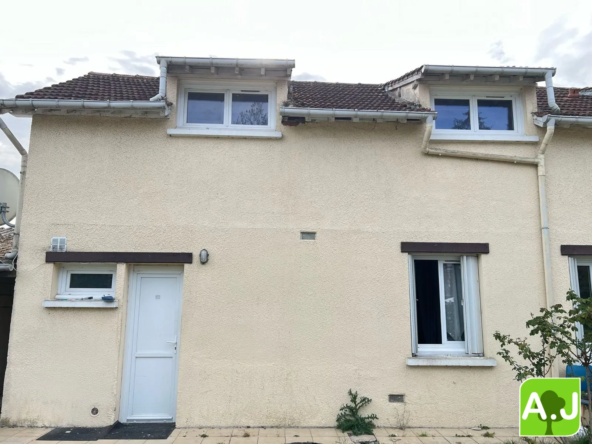 Appartement T2 loué avec cour et garage à Ézy-sur-Eure - Investissement idéal