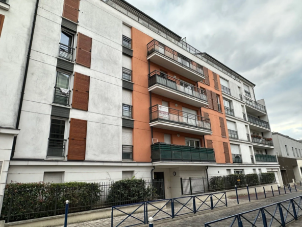 Appartement F2 lumineux de 44,2m² avec balcon à Drancy, proche Gare et commodités