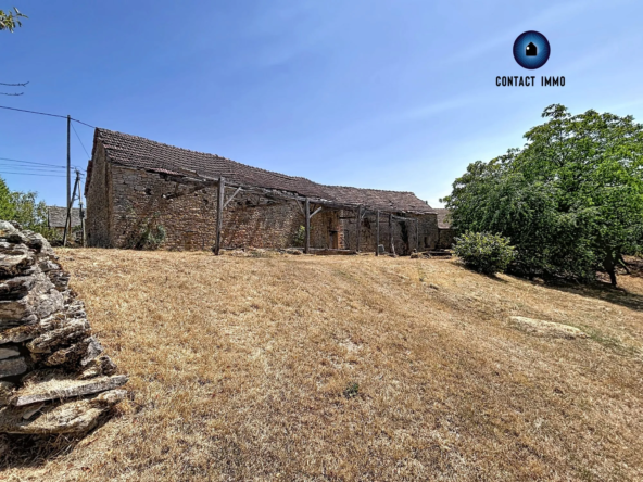 Ancienne grange en pierre à rénover avec potentiel à Saint-Cernin-de-Larche