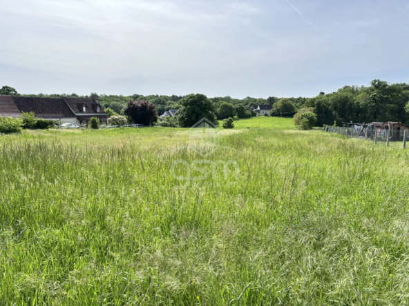 Terrain constructible calme à Saint-Epain – 2097 m²