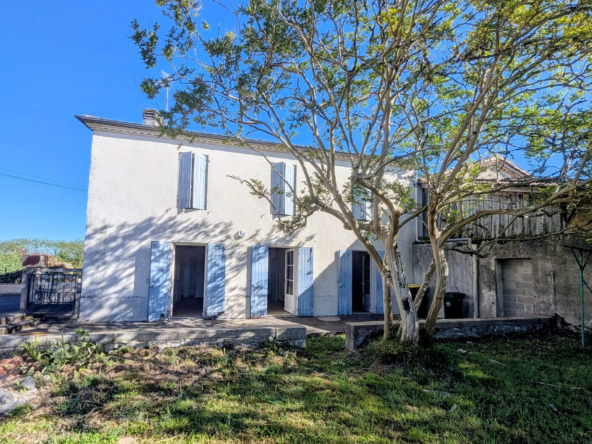 Façade Sud/ Jardin clos  Maison de village avec potentiel de rénovation, 3 chambres, garage et jardin à Loubens