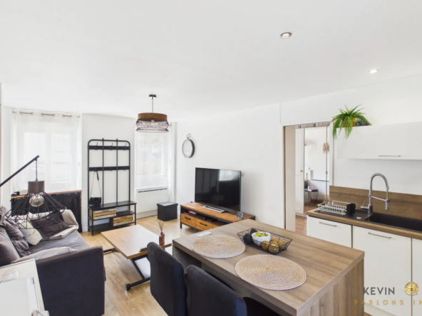 Appartement lumineux de 35 m2 à Ormoy, rénové avec parking et proximité des commodités