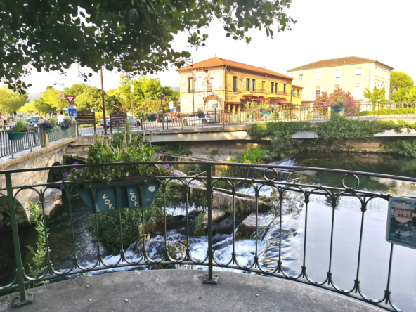 Appartement T2 sécurisé avec terrasse à L'Isle-sur-la-Sorgue
