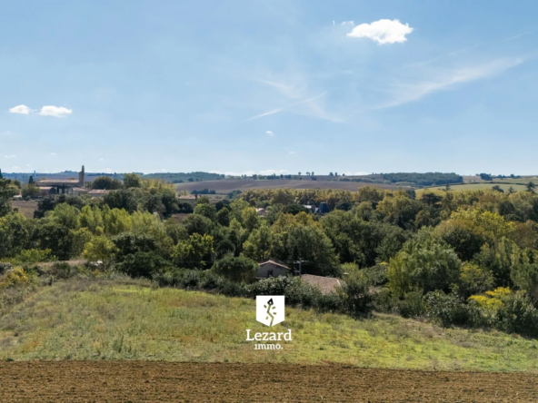 Terrain constructible avec vue panoramique à Saint-Michel-de-Lanès