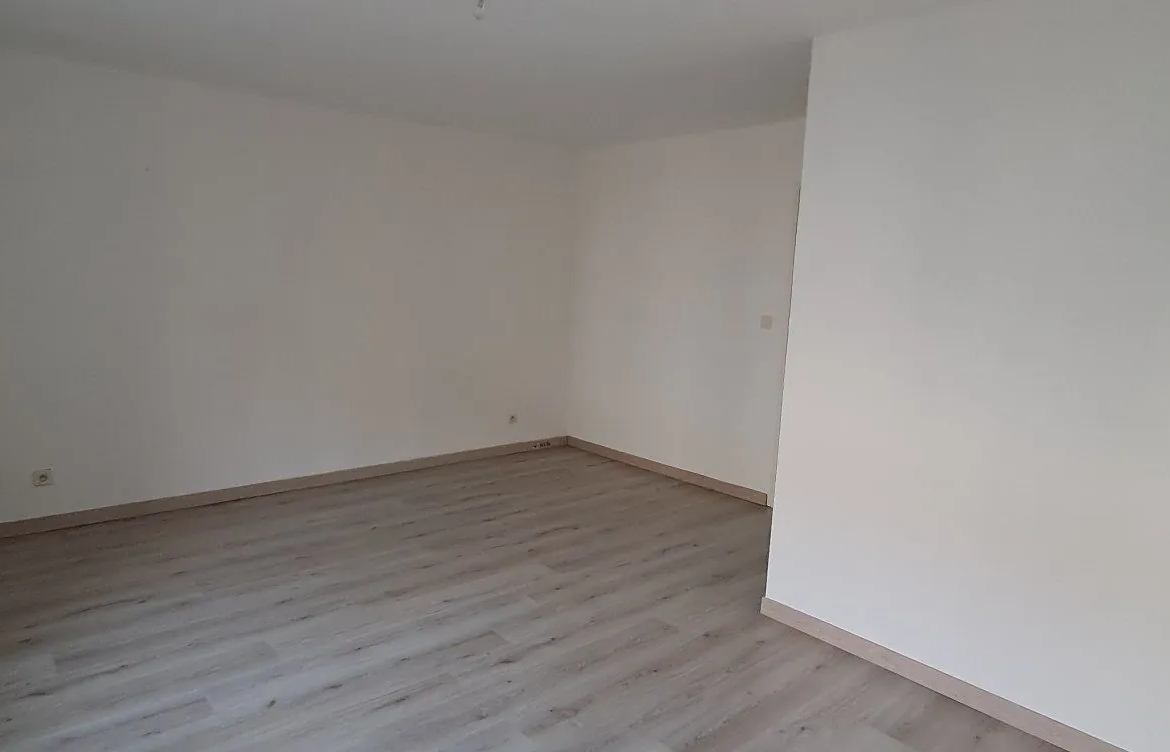 Maison à vendre à Charleville-Mézières - 95 m², proche commodités 