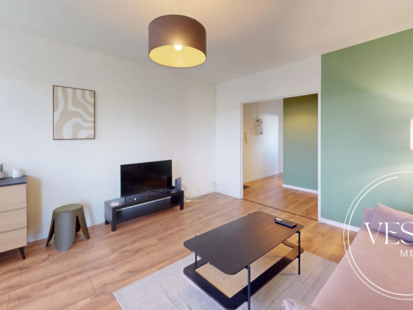 Appartement T5 rénové à Besançon avec balcon, cave et parking