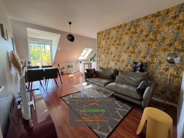A vendre appartement lumineux de 55 m² à Parthenay-de-Bretagne avec parking et balcon