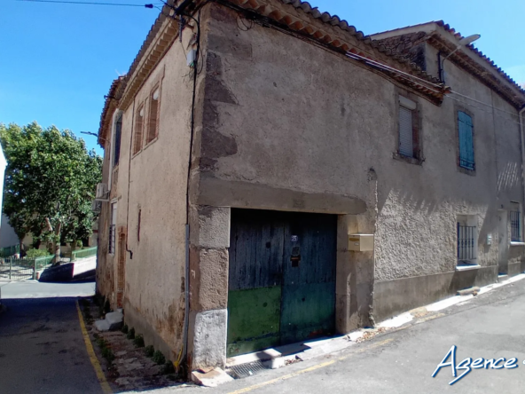 Maison à vendre à Castelnau-d'Aude avec garage et pièce de vie rénovée