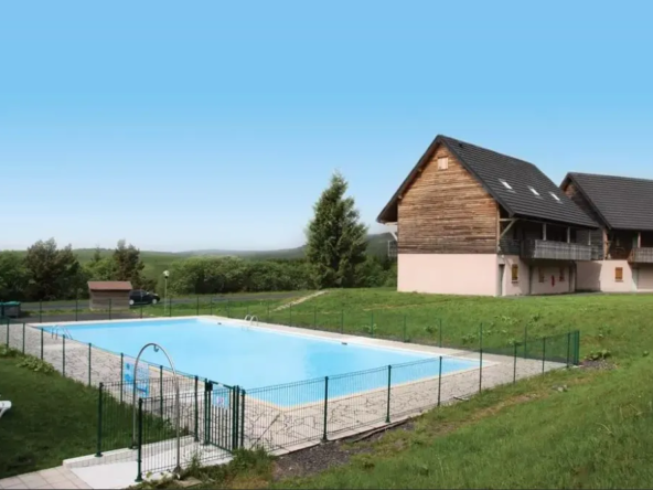 Appartement duplex en résidence avec piscine à Super-Besse - 50m²