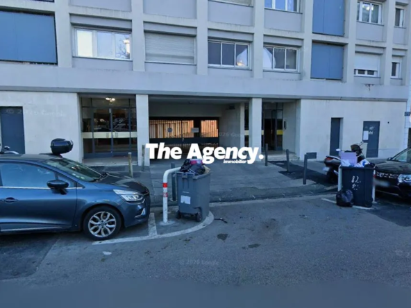 Garage sécurisé à vendre à Marseille - 13,05 m² dans résidence calme