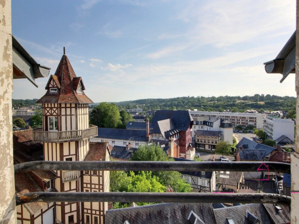 Charmant studio meublé au cœur de Lisieux avec vue dégagée et faibles charges