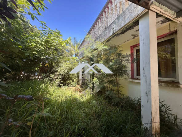Maison à rénover avec grand potentiel à Saint-Joseph - 130 m²