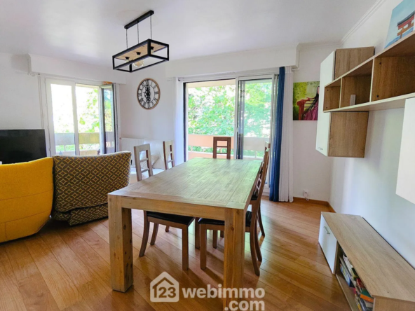Bel appartement T4 de 90 m² à Pau avec balcon et garage en centre-ville