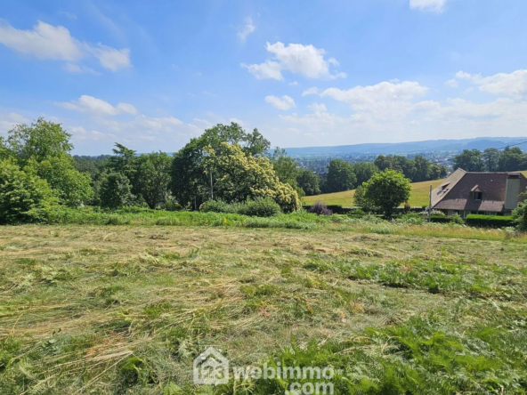 Terrain constructible de 1600 m² à Nay avec vue panoramique