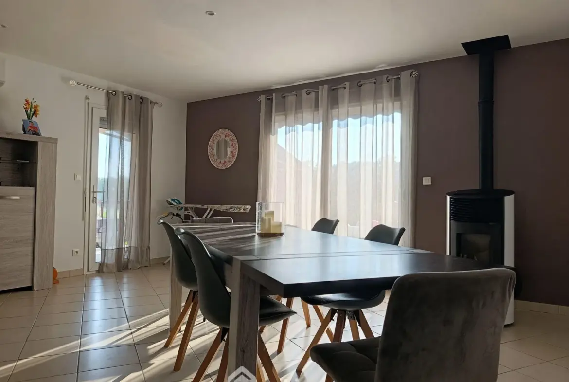Maison récente avec piscine et grande terrasse à Hagetmau - 110 m² 