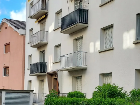 Appartement T4 à Grenoble avec garage, cave et fort potentiel de rénovation
