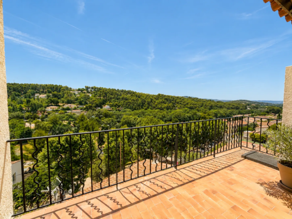 Appartement T3 en duplex avec terrasses et vue dégagée à Les Pennes-Mirabeau