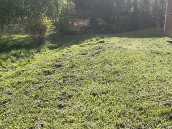 Terrain à bâtir de 1327 m² à La Brède, centre-ville, prêt à construire