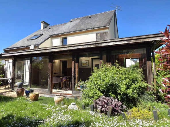 Maison à vendre à Pontivy de 148 m² dans un quartier calme