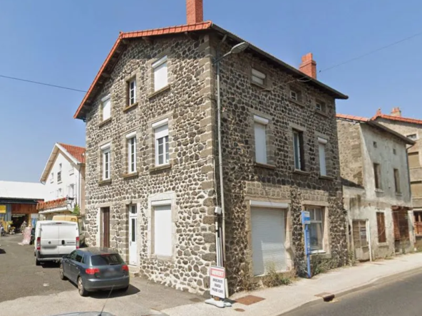 Maison à rénover avec fort potentiel à Costaros, 43490