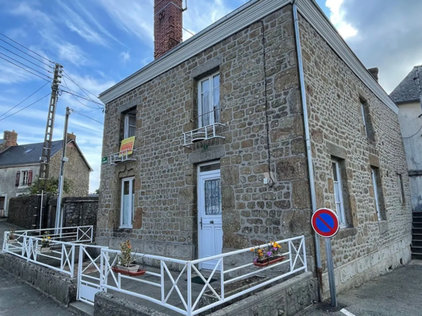Maison de village en pierre avec jardin, garage et potentiel d’aménagement à Le Horps