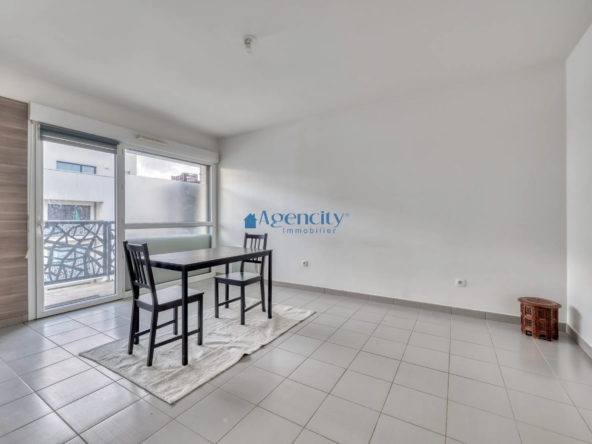 séjour  Appartement 2 pièces à vendre à Noisy le Grand proche RER A