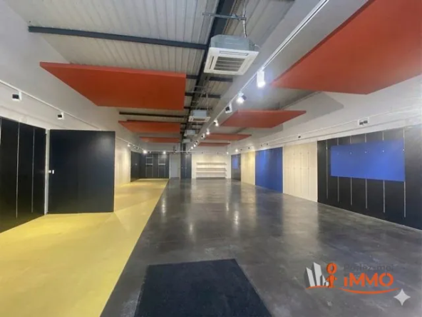 Local commercial de 275 m² à vendre à Montbrison, emplacement privilégié
