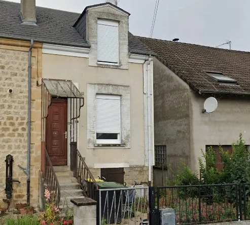 Maison à vendre à Vivier-au-Court avec grand terrain et fort potentiel de rénovation