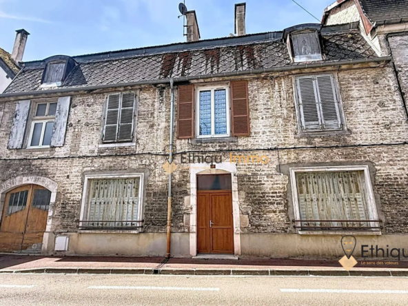 Maison de ville spacieuse de 144 m² avec garage, cave et cour à Bar-sur-Aube
