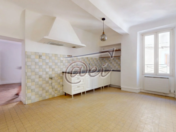 Appartement T3/T4 lumineux à Saint-Maximin-la-Sainte-Baume en centre-ville