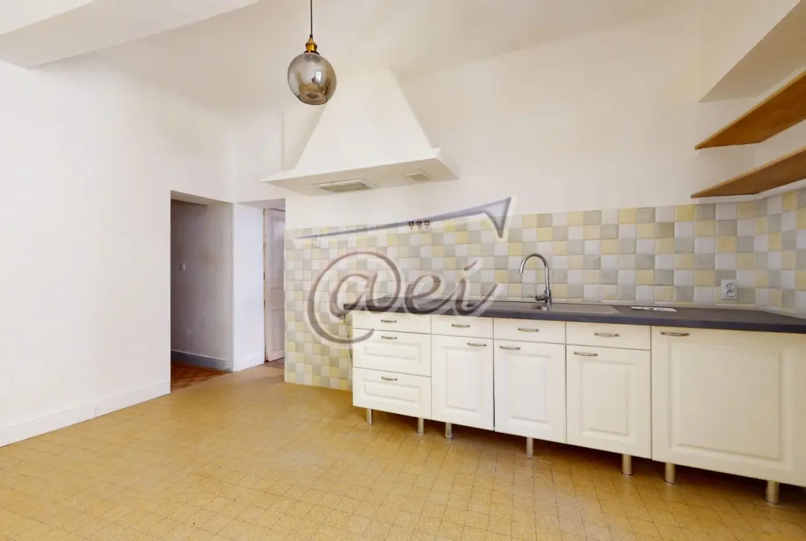 Appartement T3/T4 lumineux à Saint-Maximin-la-Sainte-Baume en centre-ville 