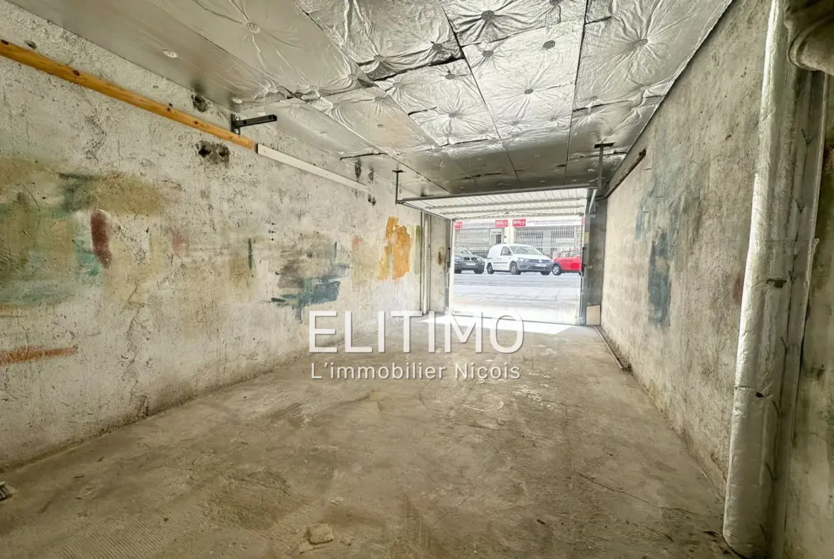 Garage fermé à Nice Nord – 13 m² avec accès direct – Opportunité d’investissement 